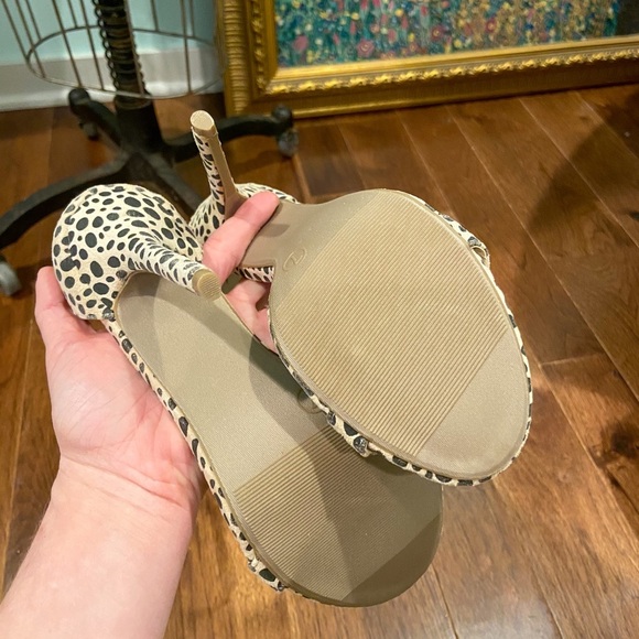 Like New Cheetah Print Strappy Heels 7 US Shoes Sandals 4” Non-skid Pumps - Picture 6 of 7